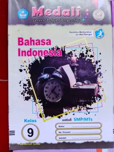 Distributor/Supplier/Jual LKS SMP/MTs K13 Merk Medali Bahasa Indonesia Kelas 9 Semester 1