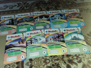 Distributor/Supplier/Agen/Jual Buku LKS Kurikulum “Merdeka” SMA/MA/SMK Kelas 10 Semester Ganjil Merek Medali Penerbit Indonesia Jaya Tahun Ajaran 2022/2023 (WA 085730453518)